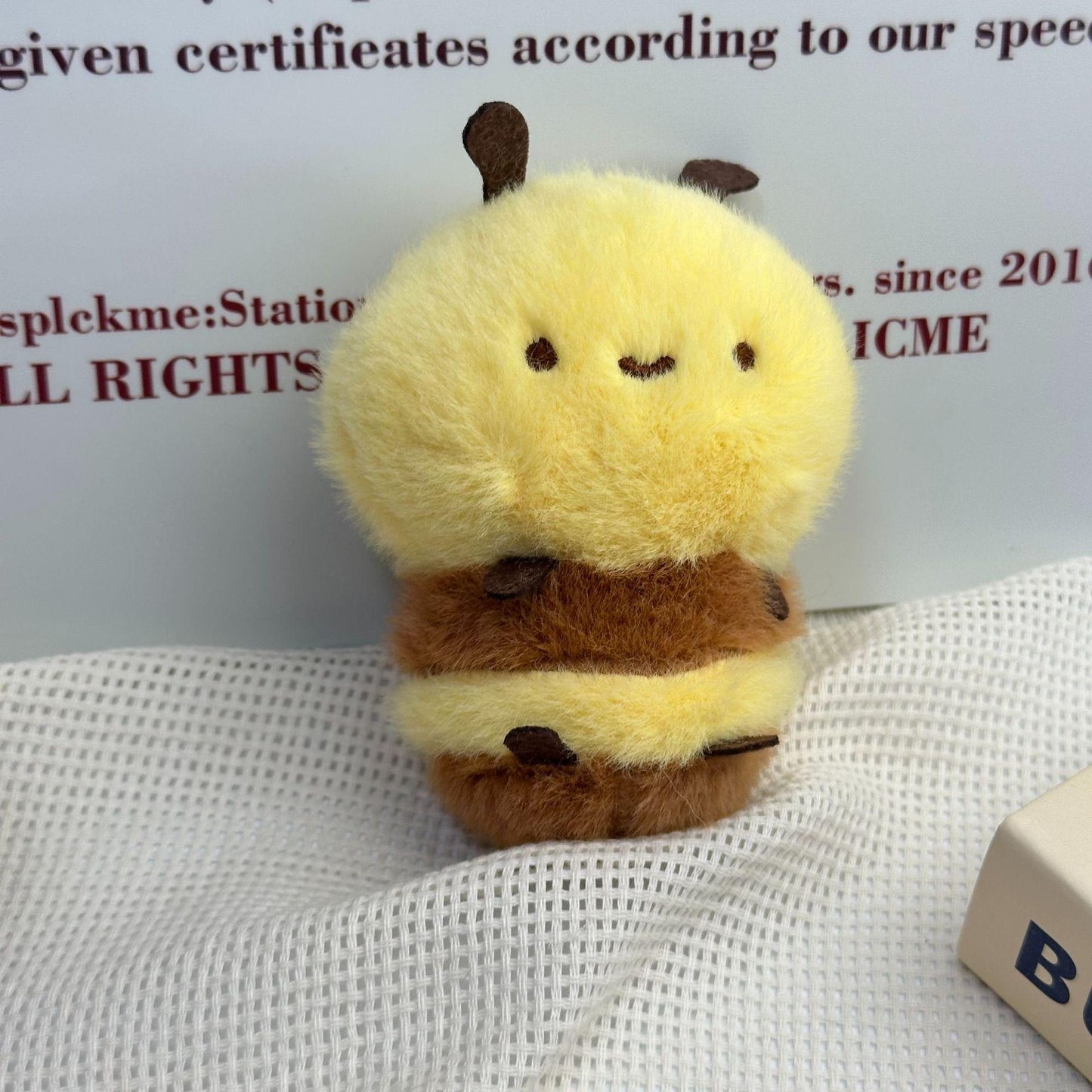 Cute Bee Pendant Plush Toy – 8cm Blind Box Keychain